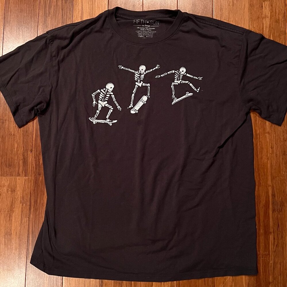 Fifth Sun Women’s Skeleton Skateboard Graphic Tee – Black, Size XXL